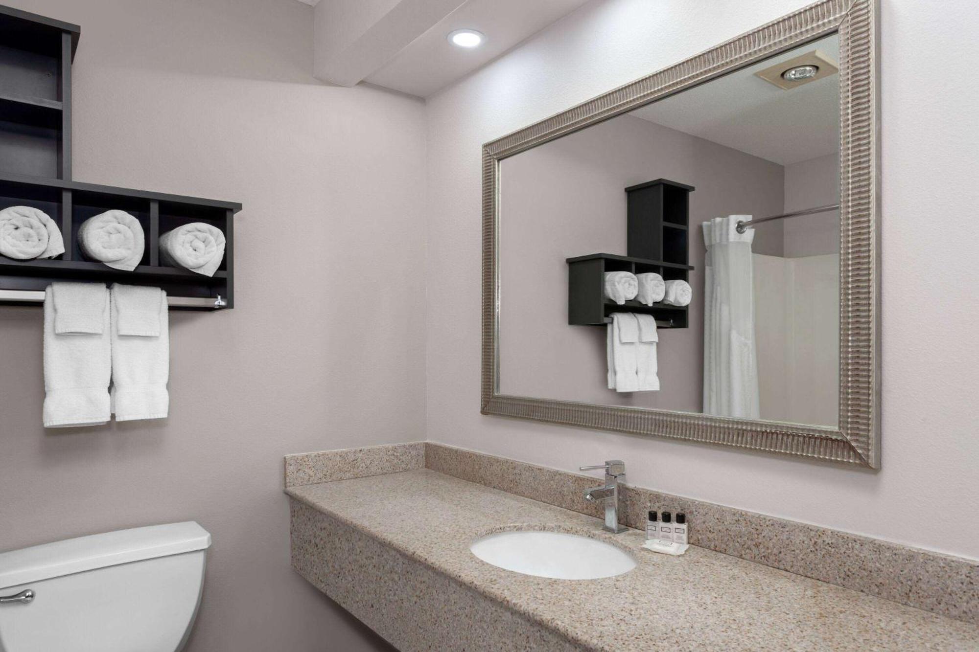 Links Bos Landen Hotel & Spa Of Pella, Trademark By Wyndham מראה חיצוני תמונה